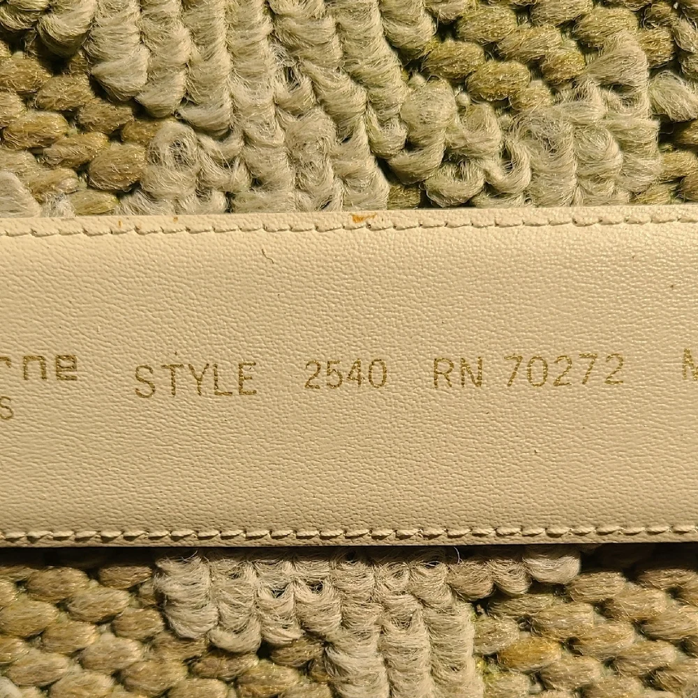 Vintage 1988 Liz‎ Claiborne Leather Cream Belt VTG Gold Buckle M